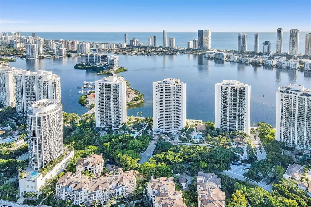 4000 Island Blvd, Aventura, FL 33160