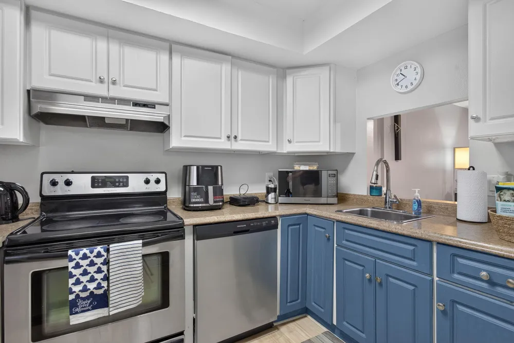 118 Royal Park Dr, Oakland Park, FL 33309