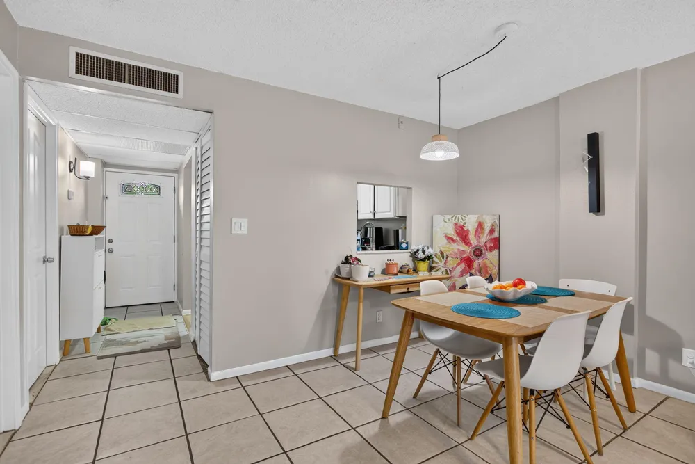 118 Royal Park Dr, Oakland Park, FL 33309
