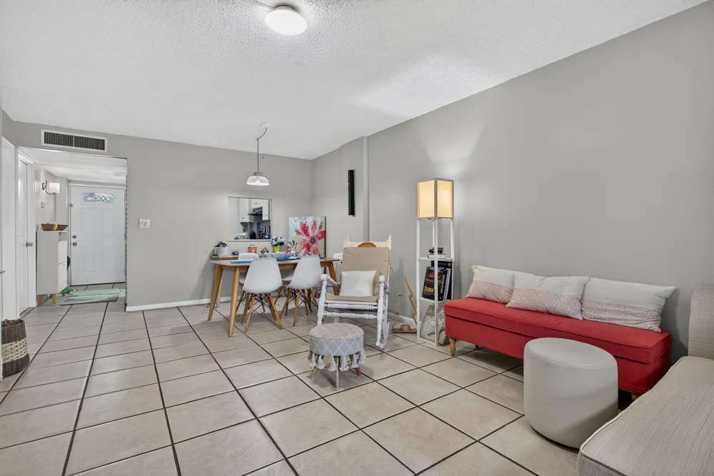 118 Royal Park Dr, Oakland Park, FL 33309