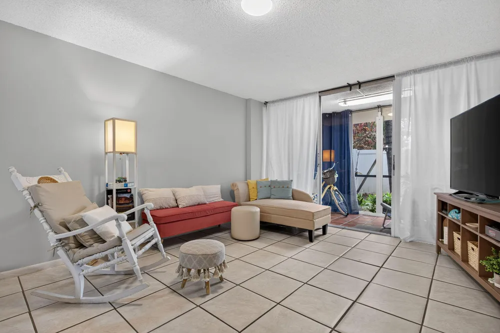 118 Royal Park Dr, Oakland Park, FL 33309