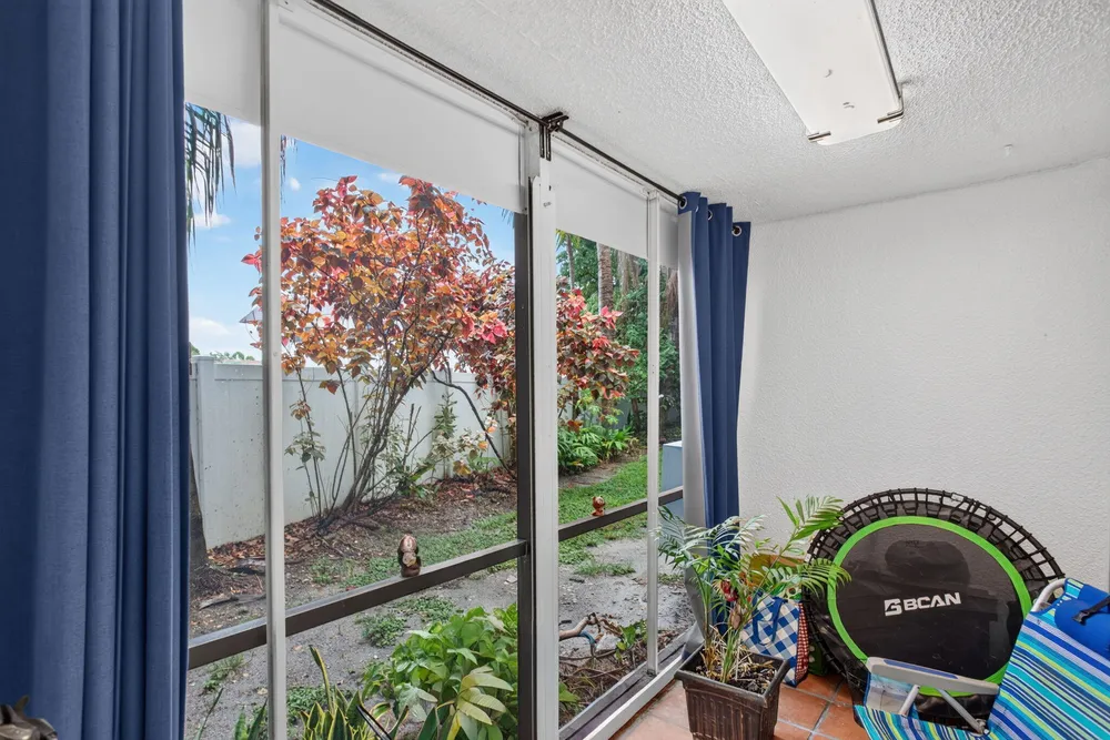 118 Royal Park Dr, Oakland Park, FL 33309