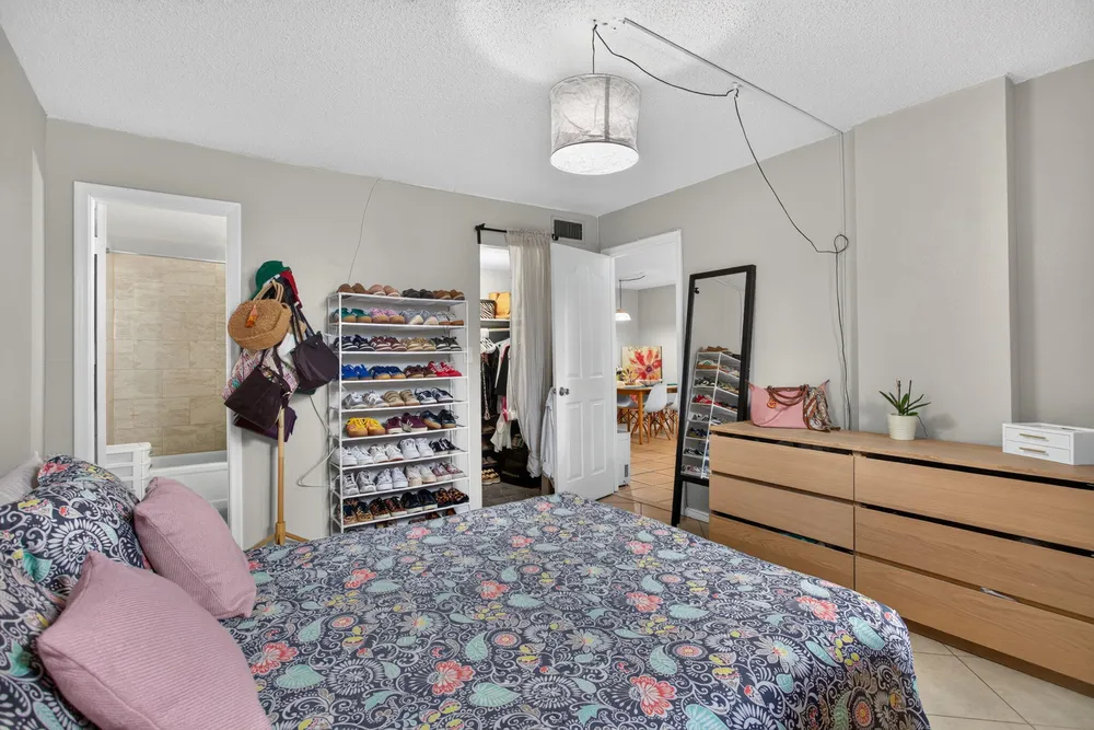 118 Royal Park Dr, Oakland Park, FL 33309