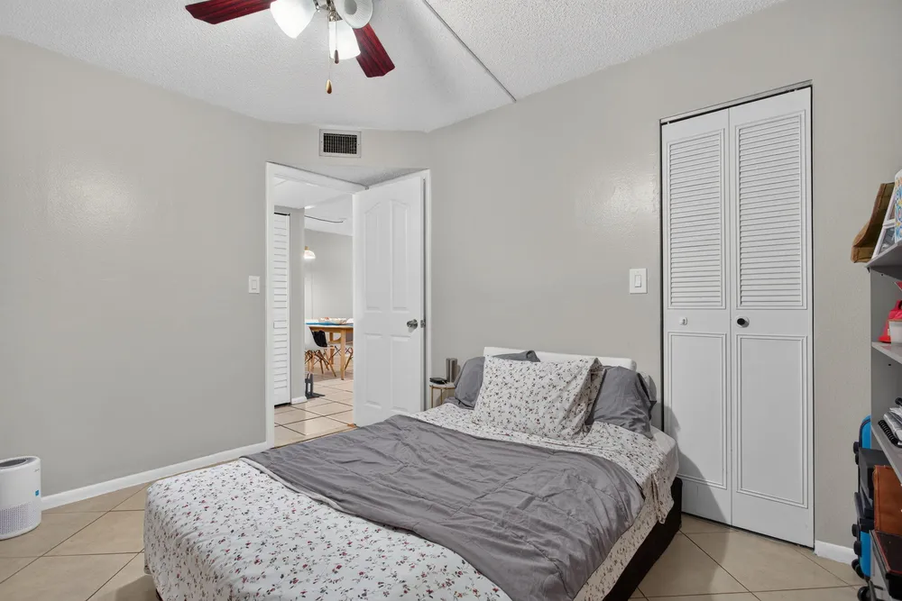 118 Royal Park Dr, Oakland Park, FL 33309