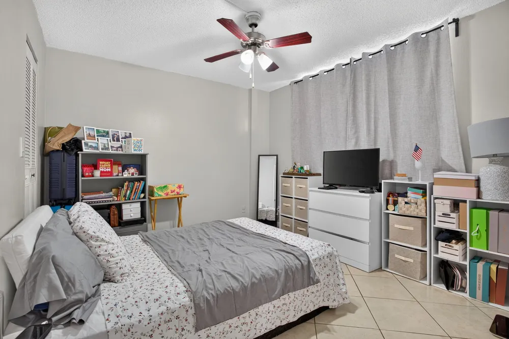 118 Royal Park Dr, Oakland Park, FL 33309