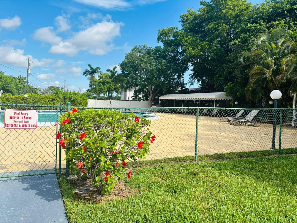 118 Royal Park Dr, Oakland Park, FL 33309