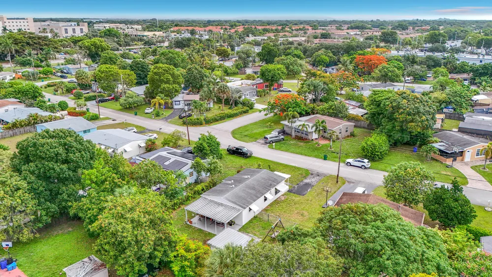 2573 NW 58th Ave, Margate, FL 33063