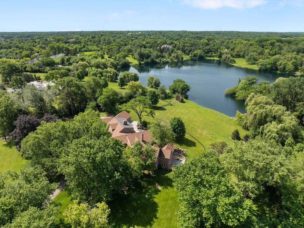 419 Caesar Dr, Barrington Hills, IL 60010