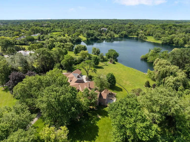 419 Caesar Dr, Barrington Hills, IL 60010