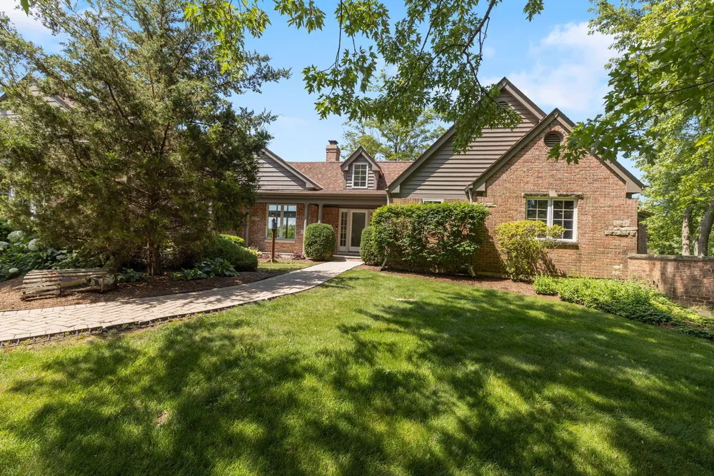 419 Caesar Dr, Barrington Hills, IL 60010