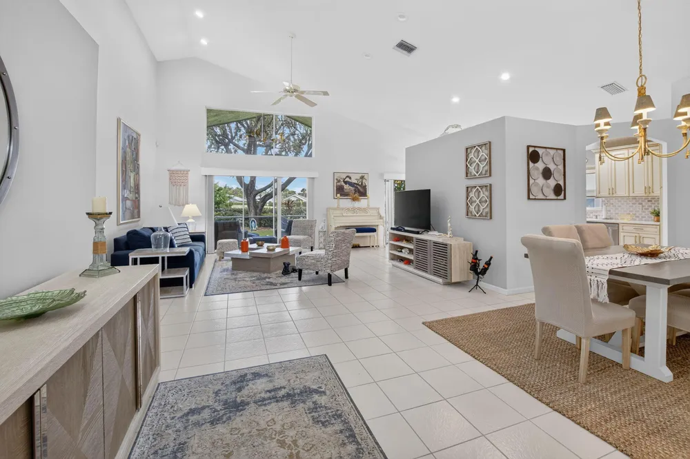 6101 Hook Ln, Boynton Beach, FL 33437