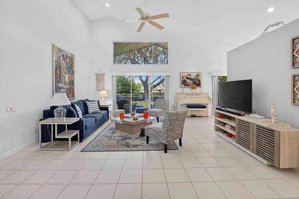 6101 Hook Ln, Boynton Beach, FL 33437