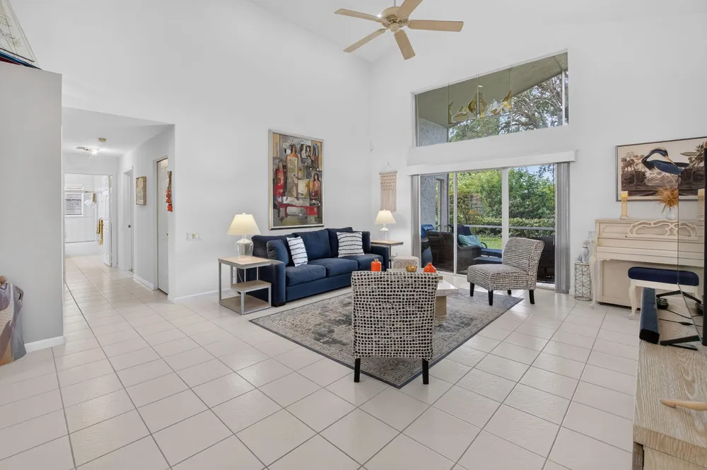 6101 Hook Ln, Boynton Beach, FL 33437