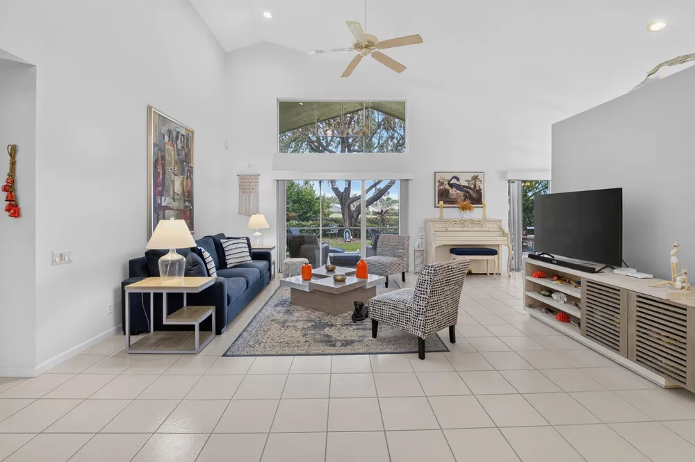 6101 Hook Ln, Boynton Beach, FL 33437