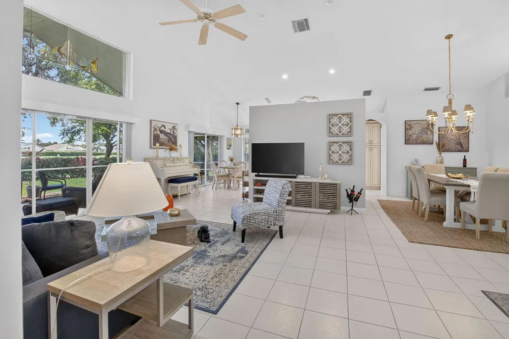 6101 Hook Ln, Boynton Beach, FL 33437