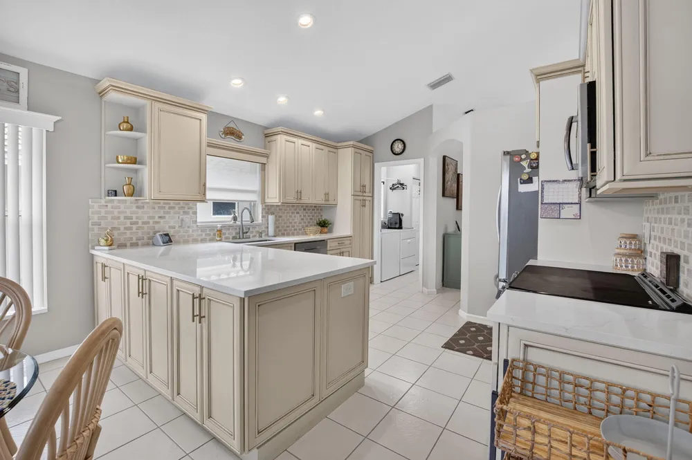 6101 Hook Ln, Boynton Beach, FL 33437