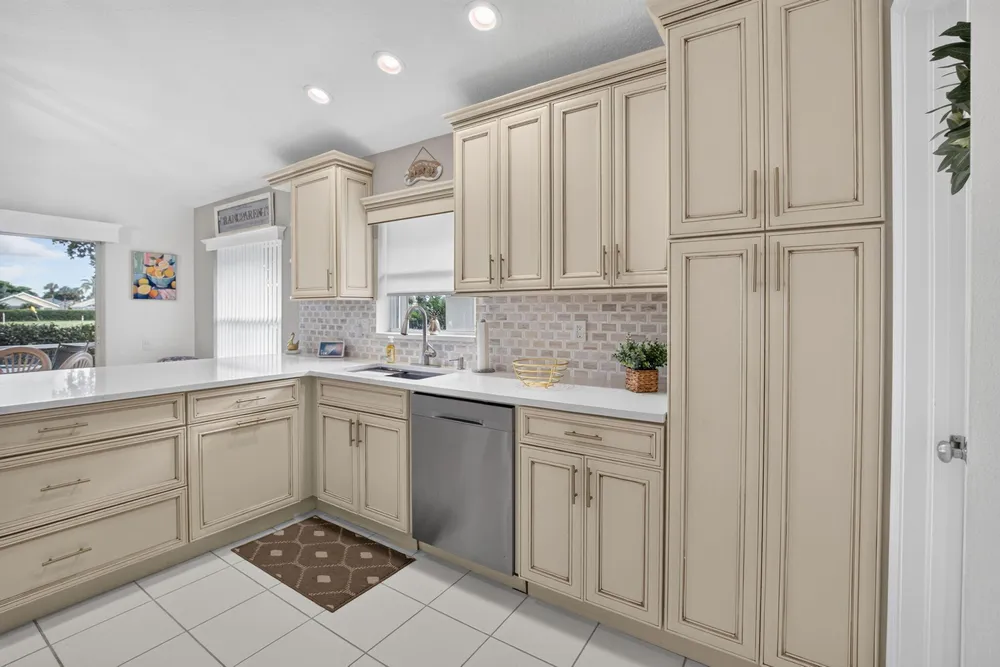 6101 Hook Ln, Boynton Beach, FL 33437