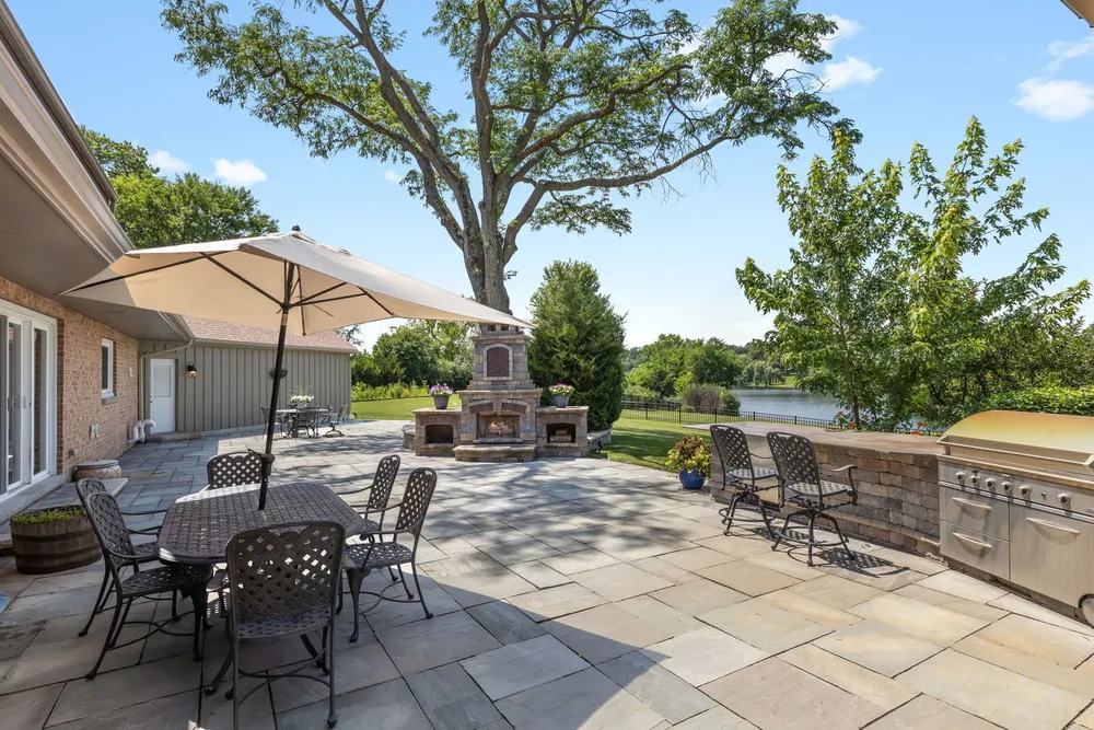 419 Caesar Dr, Barrington Hills, IL 60010
