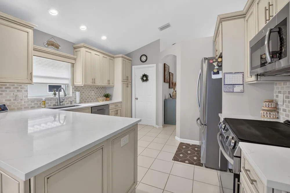 6101 Hook Ln, Boynton Beach, FL 33437
