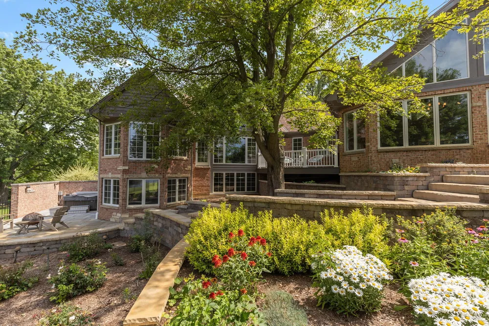 419 Caesar Dr, Barrington Hills, IL 60010