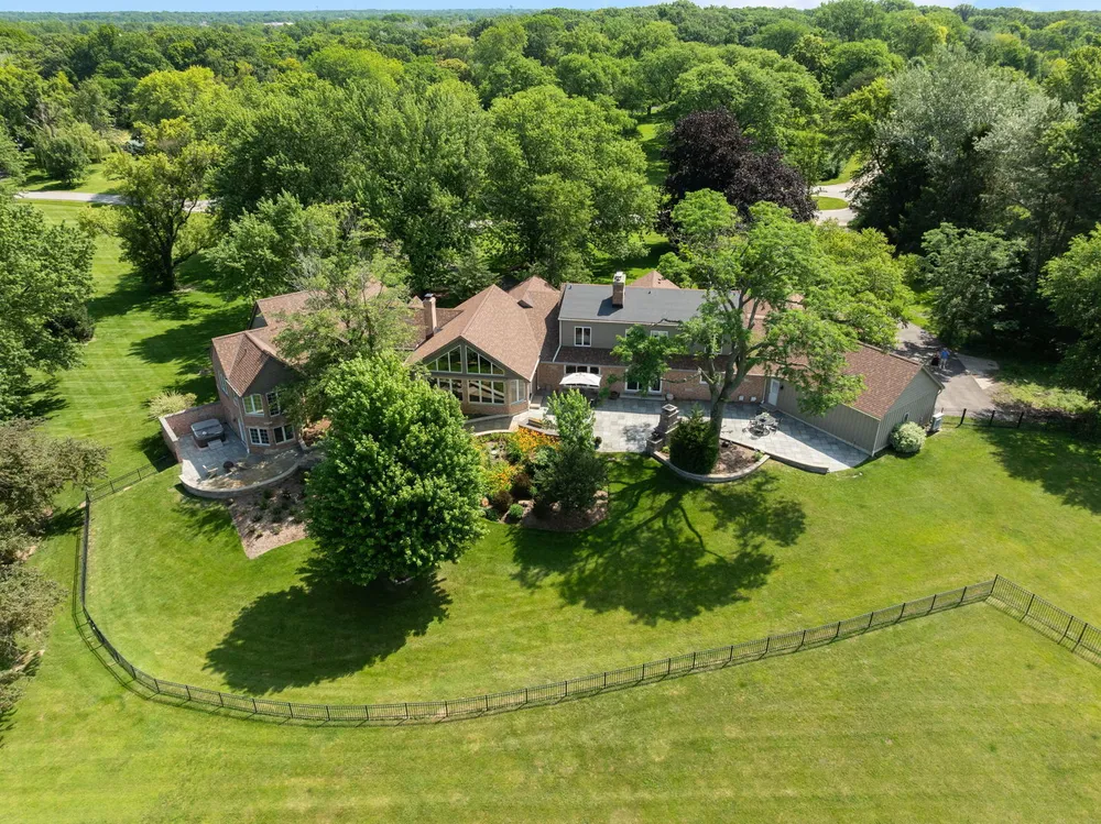 419 Caesar Dr, Barrington Hills, IL 60010