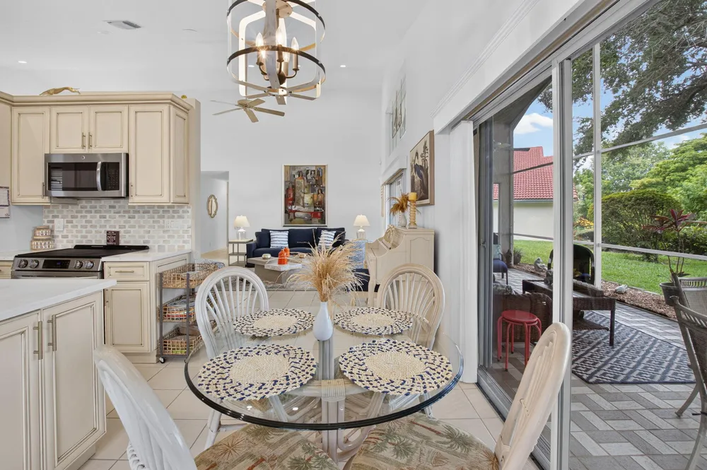 6101 Hook Ln, Boynton Beach, FL 33437