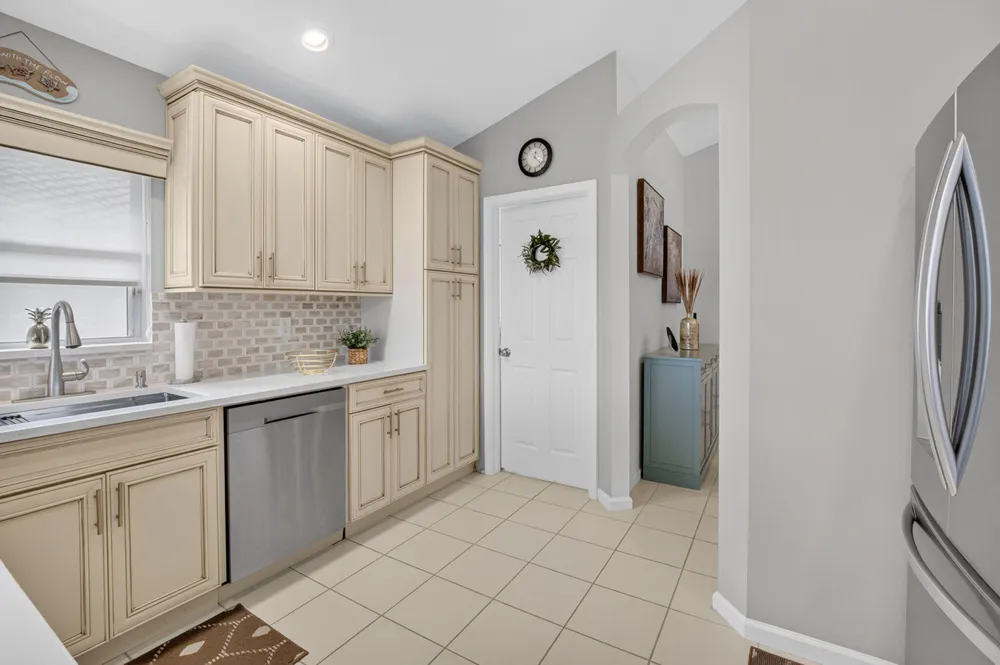 6101 Hook Ln, Boynton Beach, FL 33437