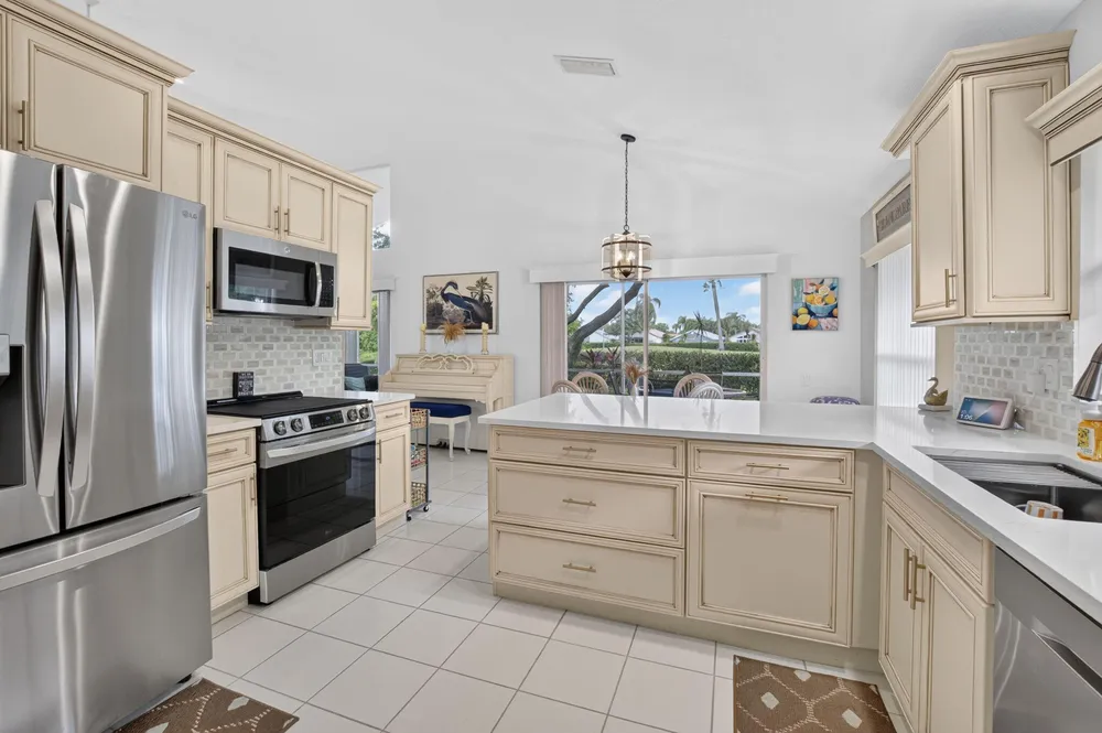 6101 Hook Ln, Boynton Beach, FL 33437