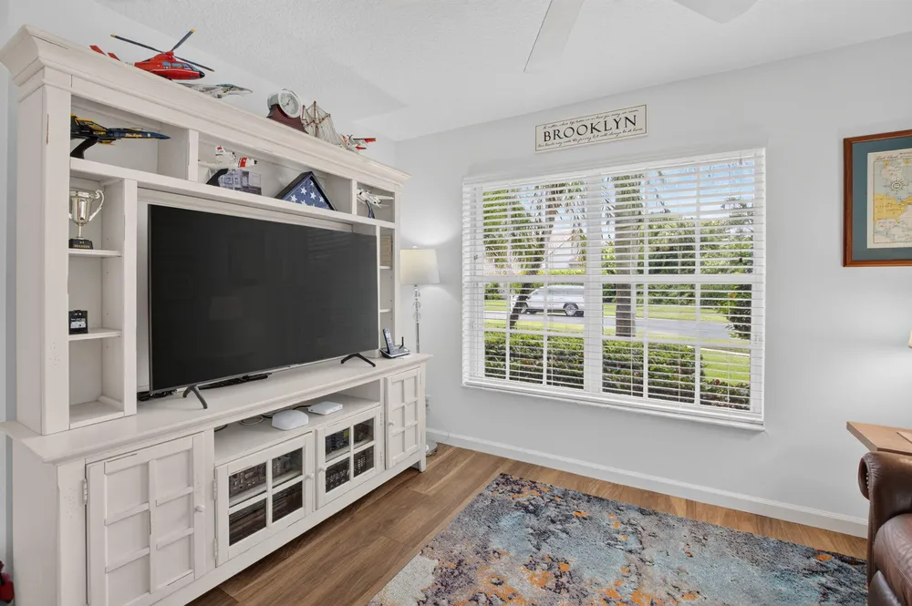 6101 Hook Ln, Boynton Beach, FL 33437