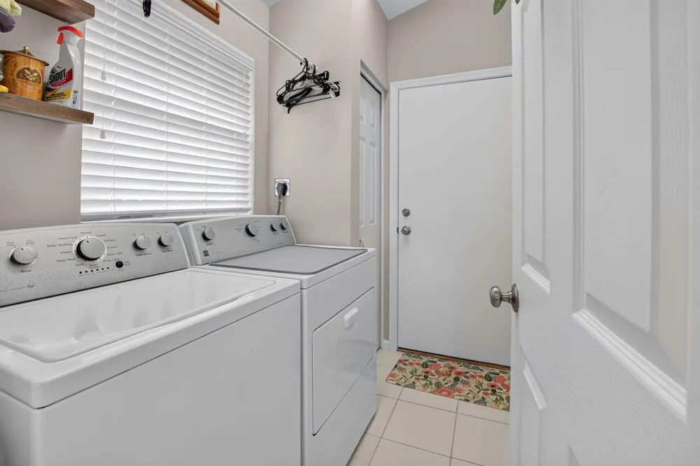 6101 Hook Ln, Boynton Beach, FL 33437