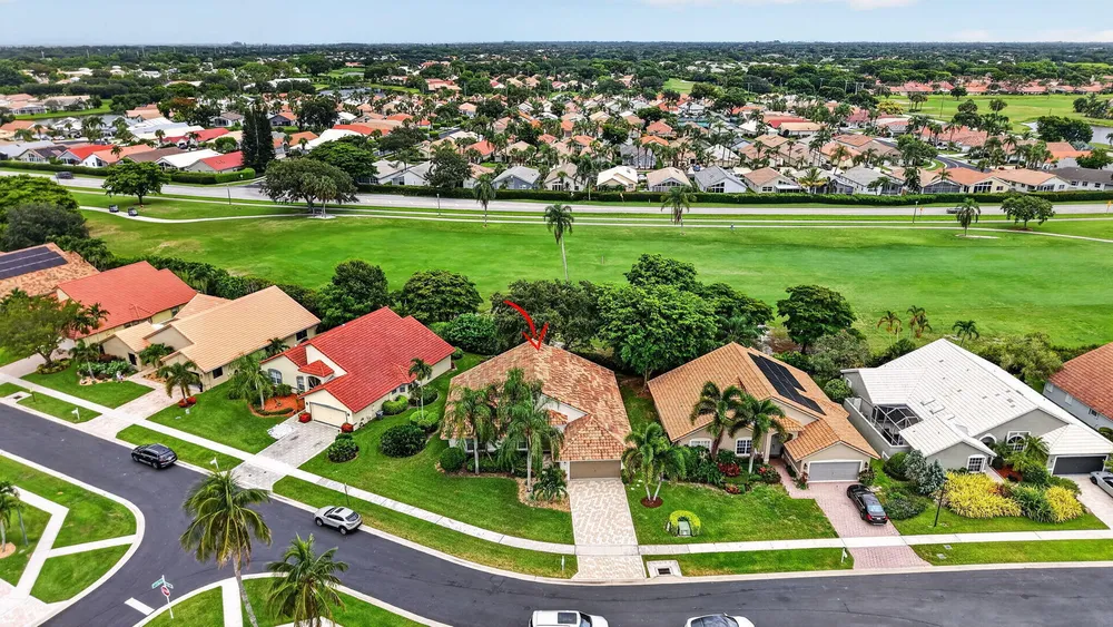 6101 Hook Ln, Boynton Beach, FL 33437