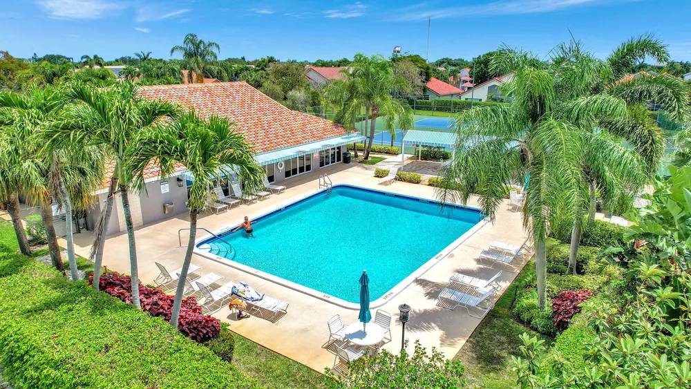 6101 Hook Ln, Boynton Beach, FL 33437