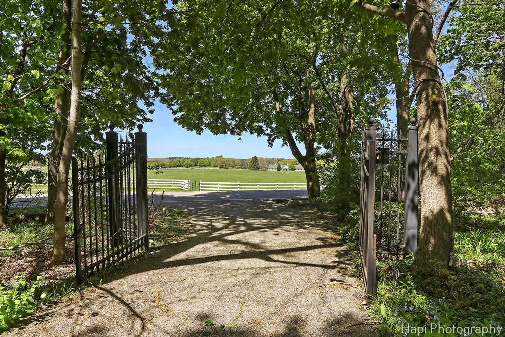 23 W County Line Rd, Barrington Hills, IL 60010