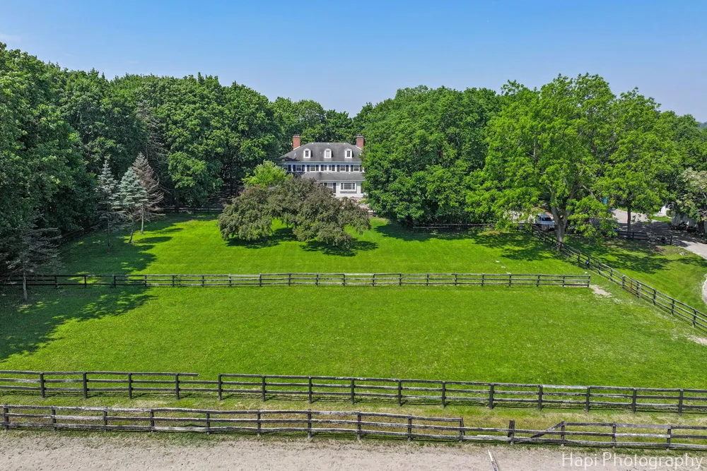 23 W County Line Rd, Barrington Hills, IL 60010
