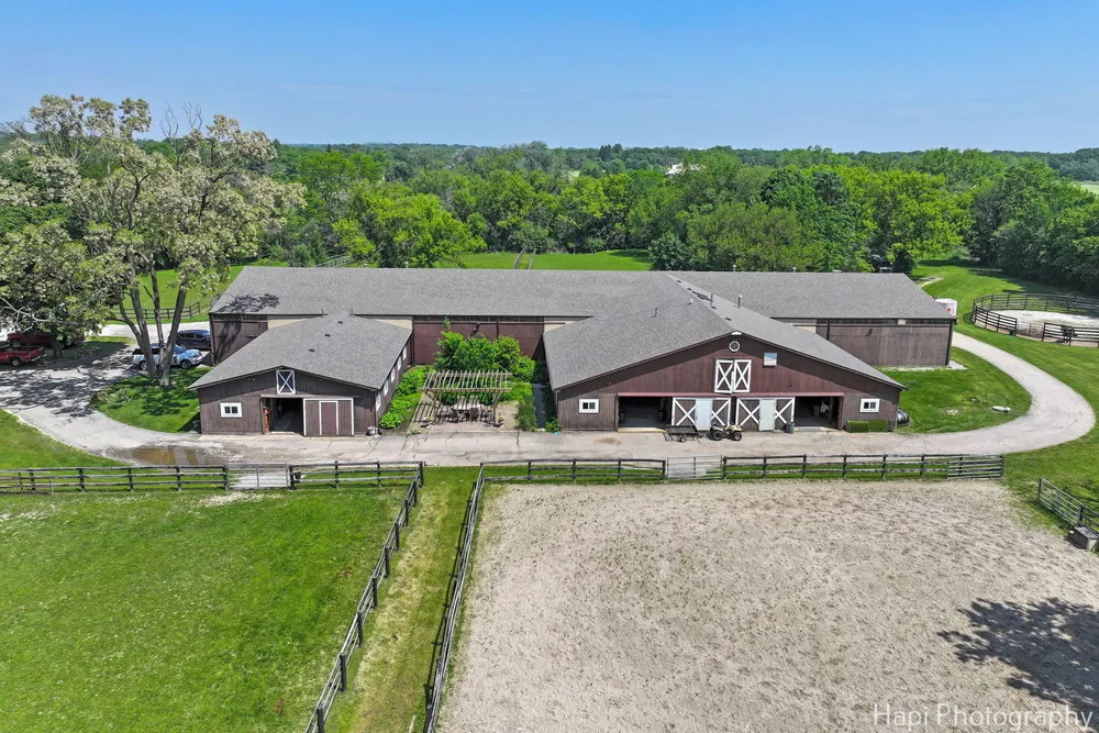 23 W County Line Rd, Barrington Hills, IL 60010
