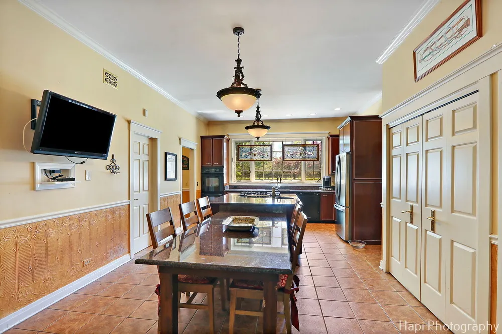 23 W County Line Rd, Barrington Hills, IL 60010