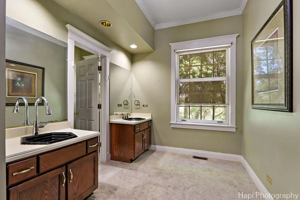 23 W County Line Rd, Barrington Hills, IL 60010