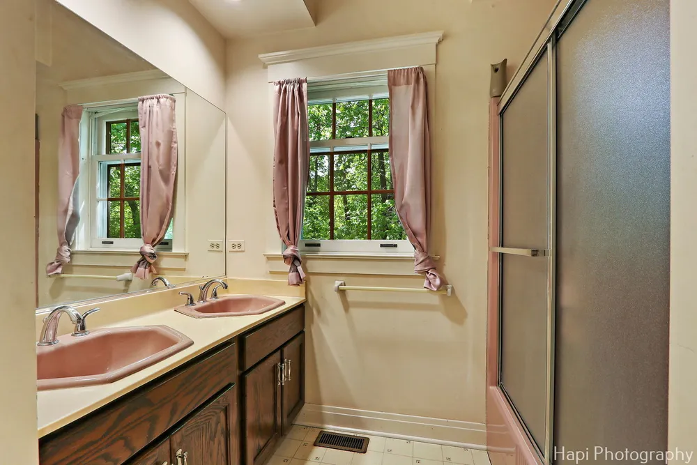 23 W County Line Rd, Barrington Hills, IL 60010