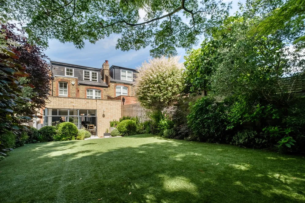 Dukes Avenue, London, N10 photo 32
