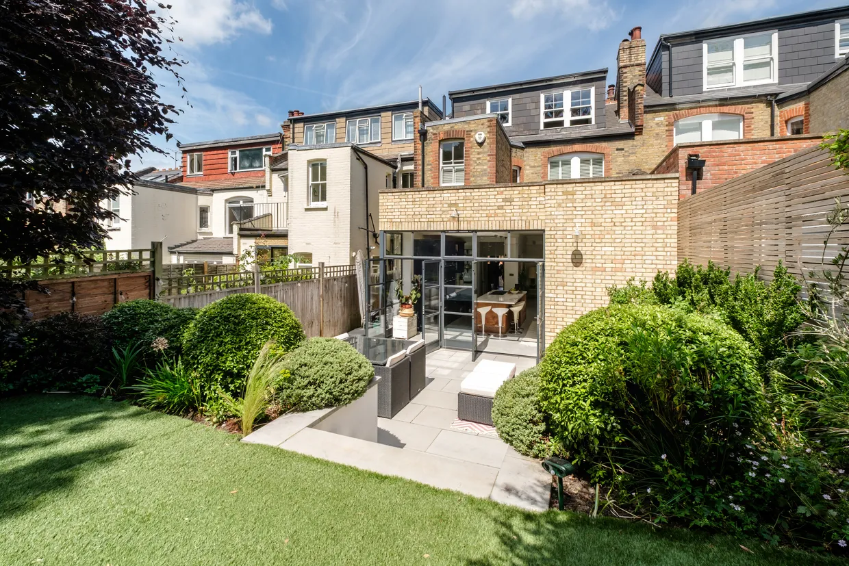 Dukes Avenue, London, N10 photo 33