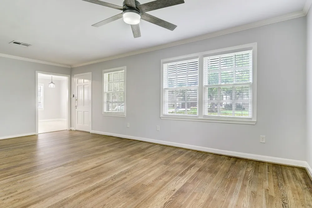 5217 Locust St, Bellaire, TX 77401