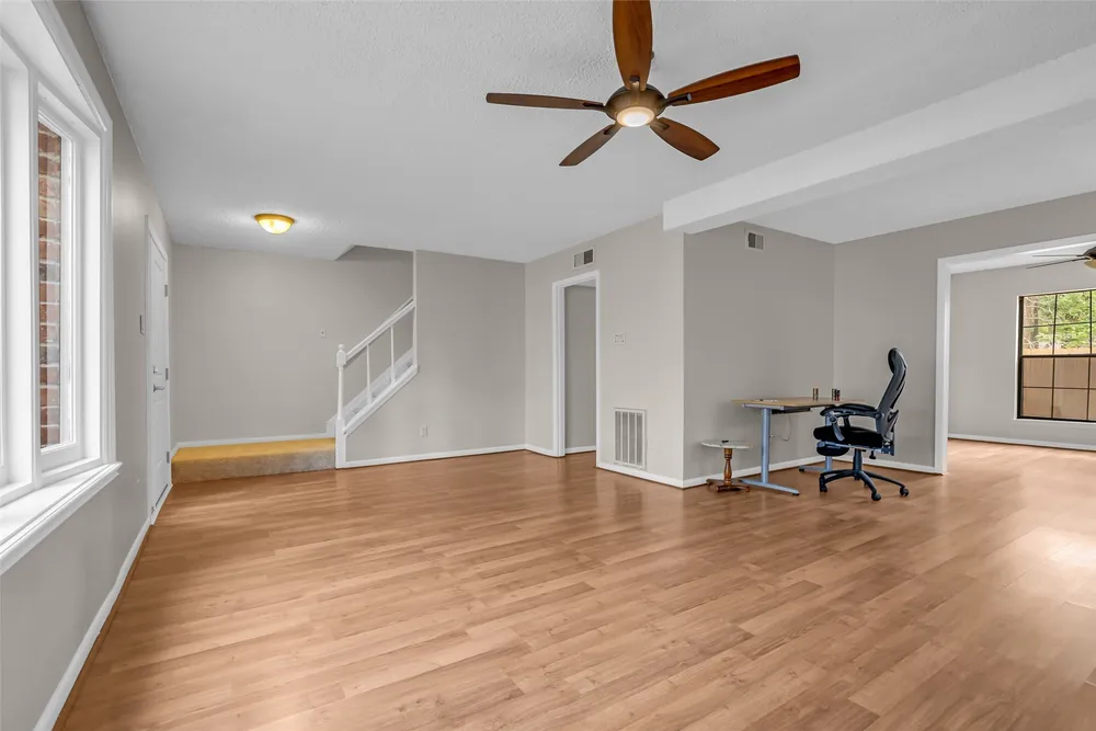 9207 Barr Circle, Houston, TX 77080