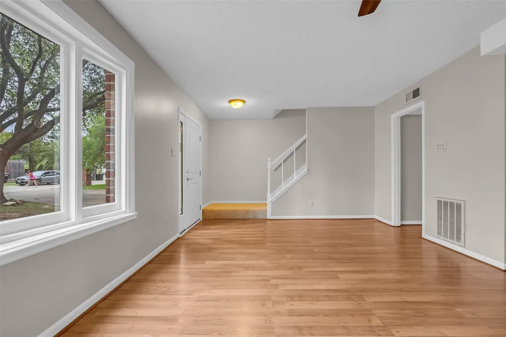 9207 Barr Circle, Houston, TX 77080