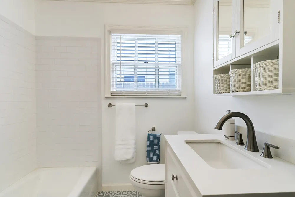 5217 Locust St, Bellaire, TX 77401