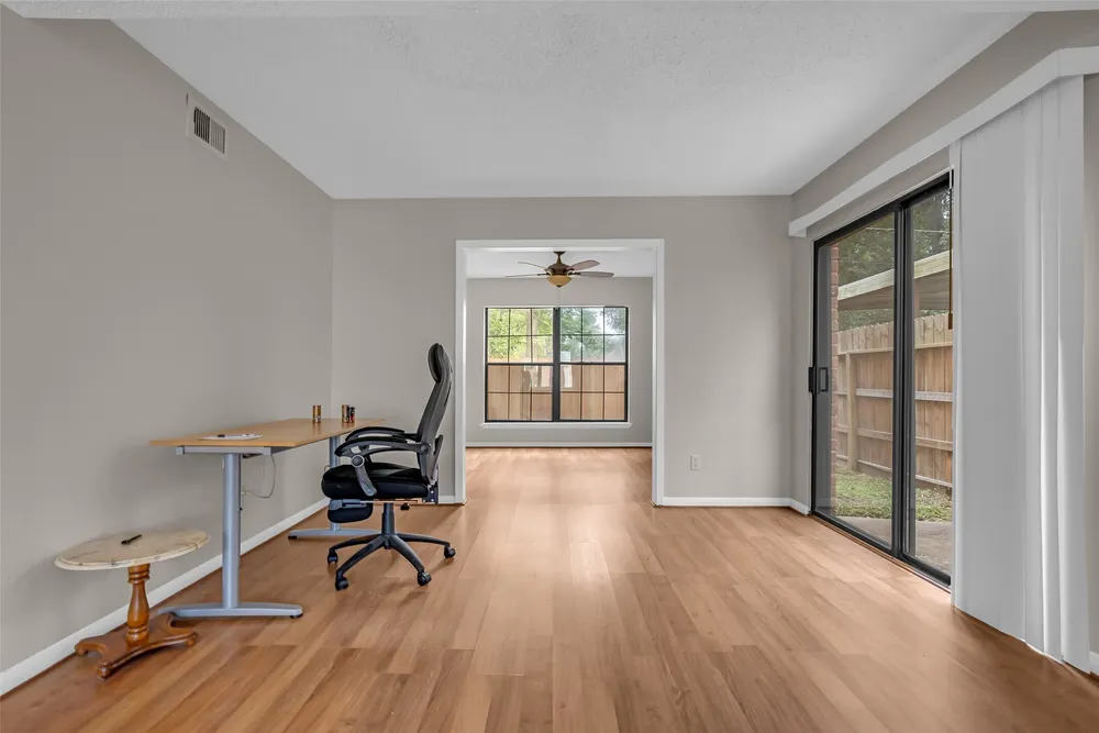 9207 Barr Circle, Houston, TX 77080