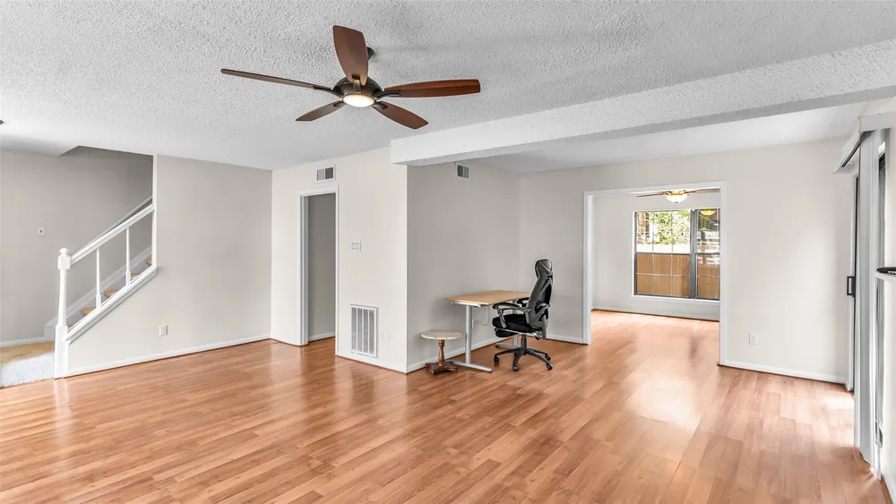 9207 Barr Circle, Houston, TX 77080