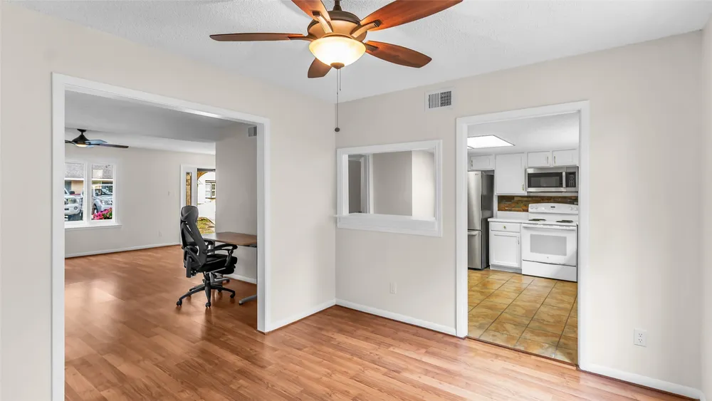 9207 Barr Circle, Houston, TX 77080