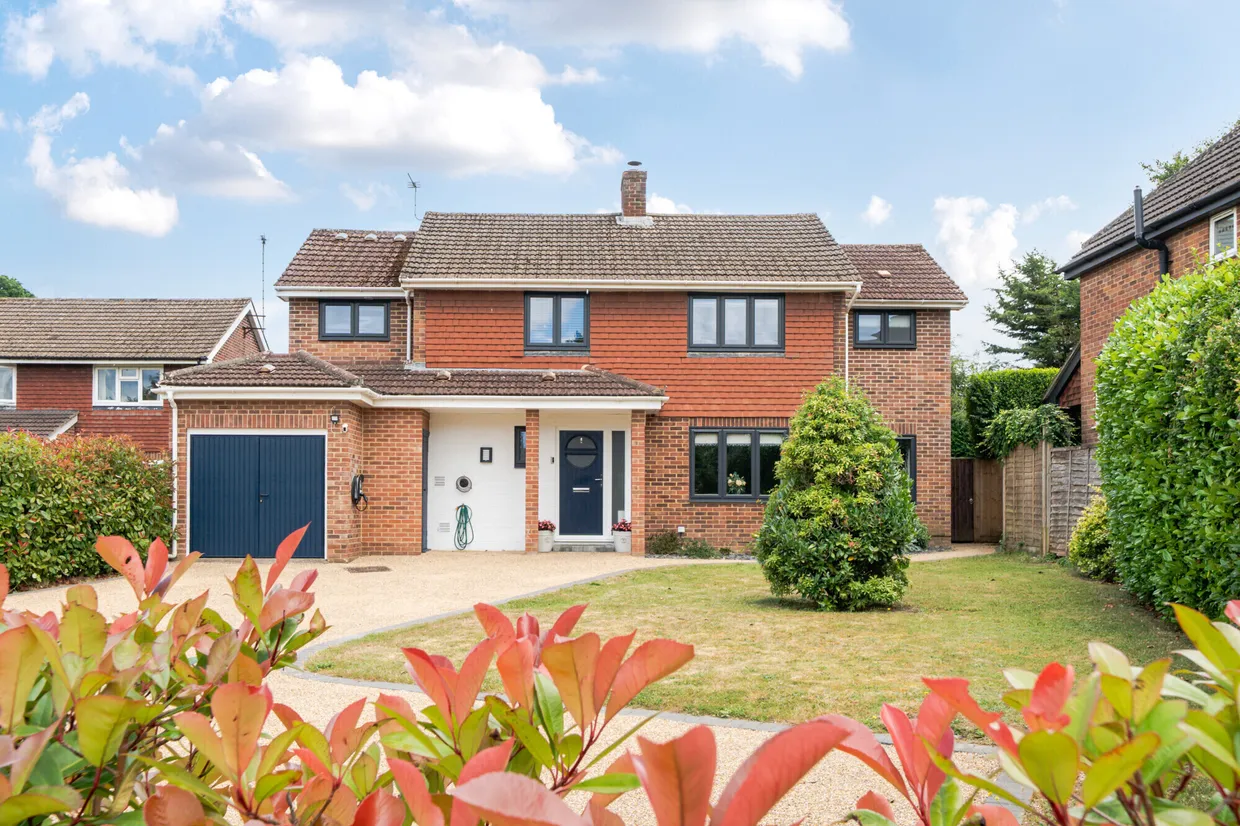 Chappell Close, Liphook, GU30 photo 1
