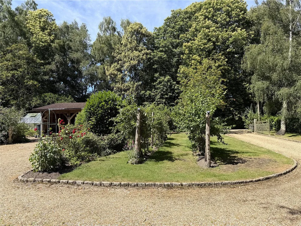 Property carousel item 18