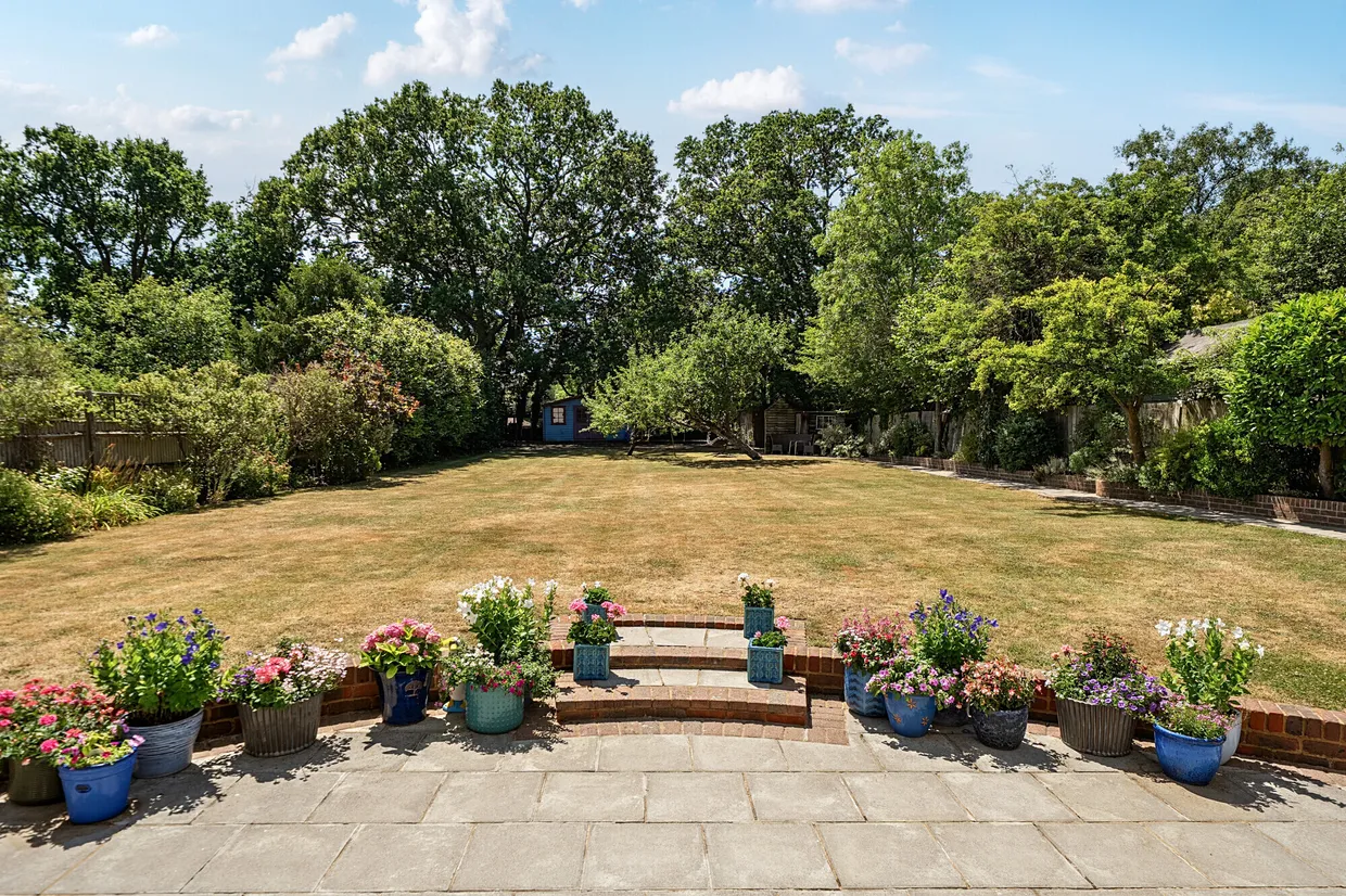 Christ Church Mount, Epsom, KT19 photo 3